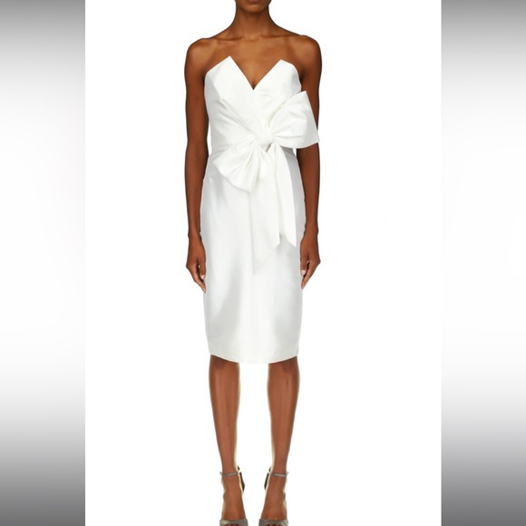 Badgley Mischka Dresses & Skirts - Badgley Mischka Strapless Front Bow Cocktail Dress in White NWT